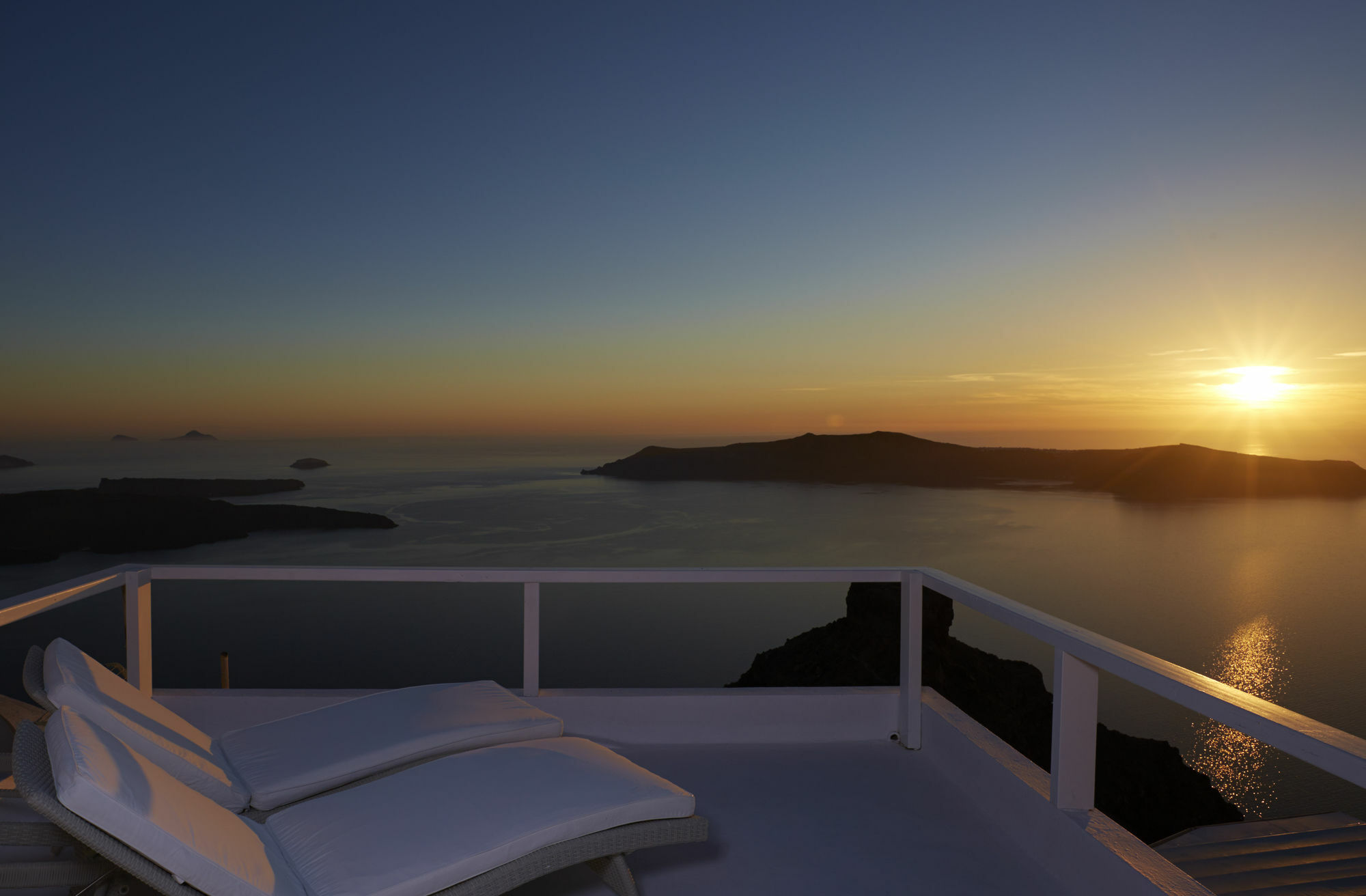 Whitedeck Santorini Hotel อิเมโรวิยอน ภายนอก รูปภาพ